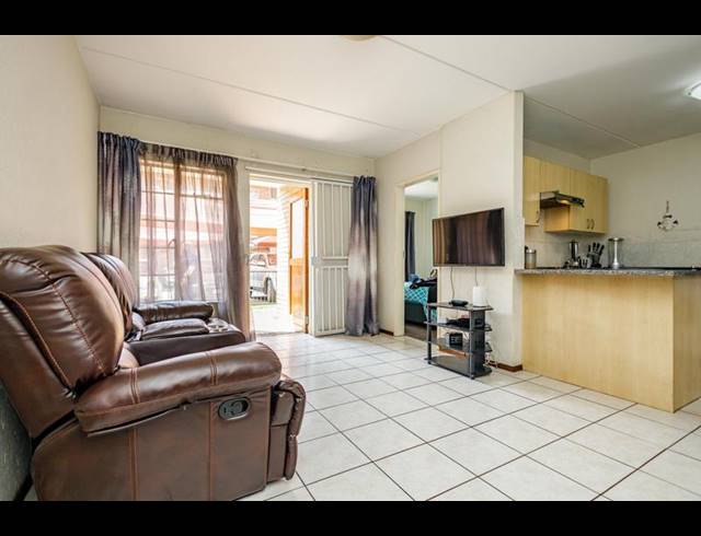 2 BEDROOM COMPLEX FOR SALE IN COMET